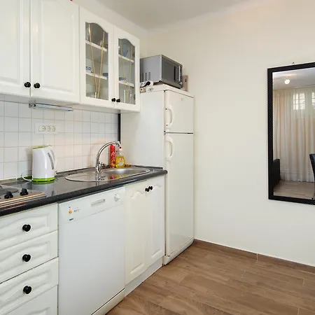 Guest house Private Accommodation Milisa *