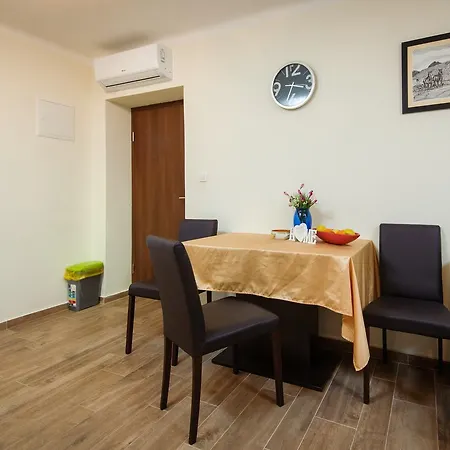 Guest house Private Accommodation Milisa