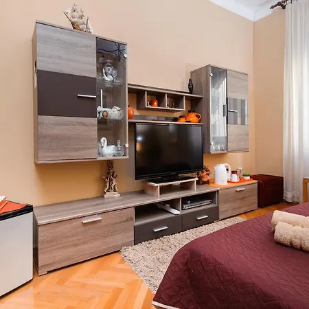 Guest house Private Accommodation Milisa *