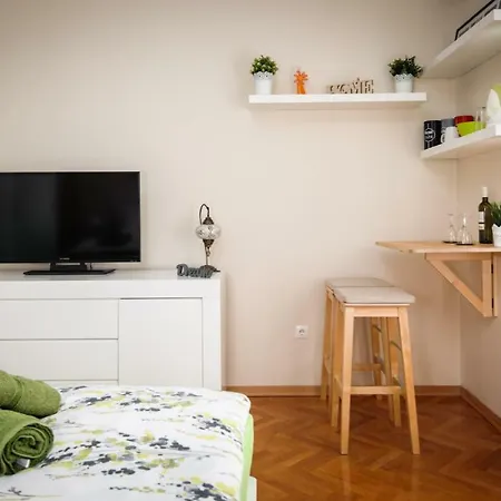 Guest house Private Accommodation Milisa *